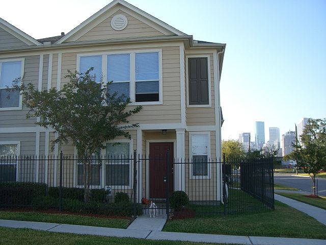 1st image of 1402 Ennis St