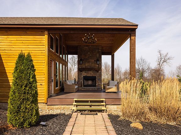 4th image of 18999 River Rd