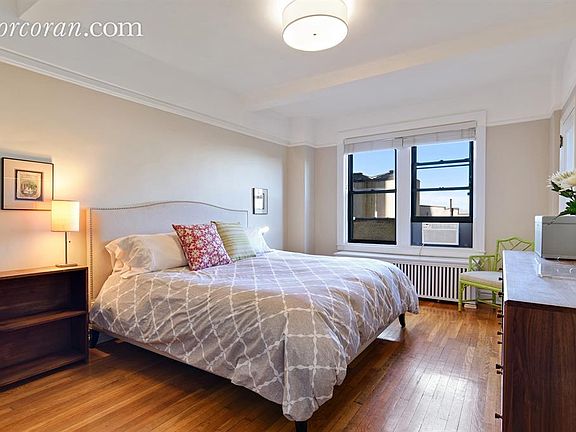 4th image of 135 Eastern Pkwy APT 6J