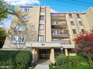 900 S River Rd APT 2A, Des Plaines, IL 60016