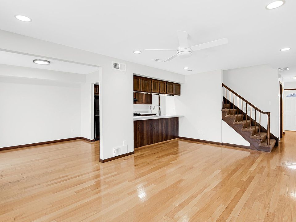 2nd image of 619 Wellington Dr