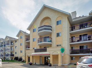 Pointe Uptown The, Edmonton, AB T5H 4L9