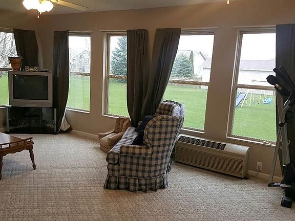 5th image of 728 Apple Blossom Ln
