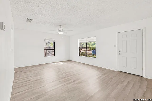 402 Tedder St — Photo 10