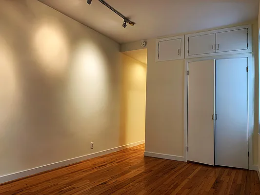 Rented by Buchbinder & Warren | media 6