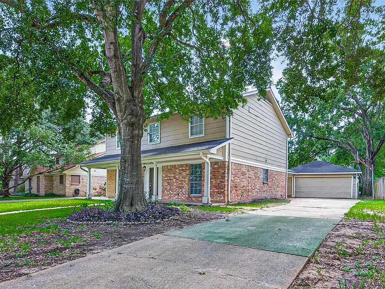 6715 Greenvale Ln — Photo 2