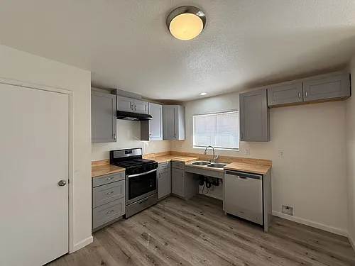 524 E Avenue Q12 Photo 1