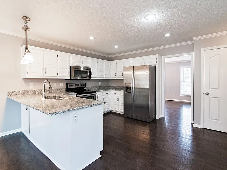 15704 Outlook St — Photo 13