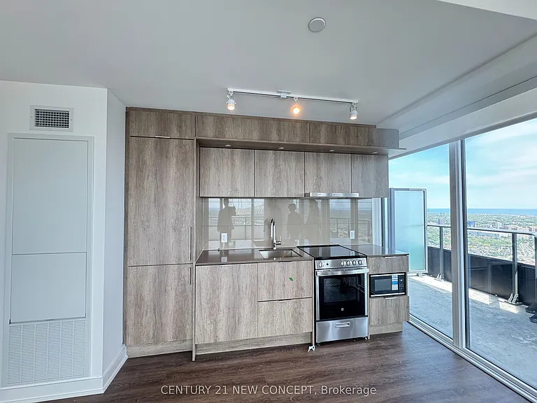 448 Burnhamthorpe Rd W #4711 — Photo 2