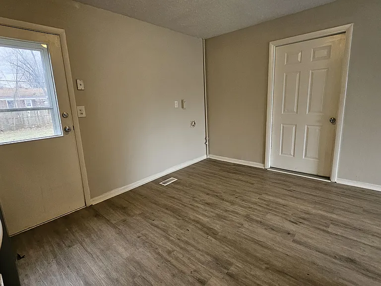 7812 Souter Dr — Photo 5