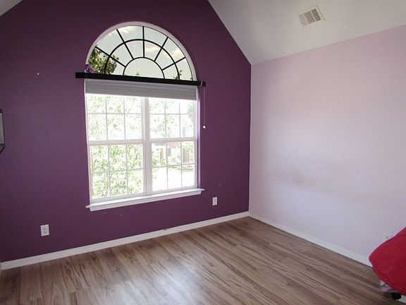 4th image of 10118 Montrose Dr NW