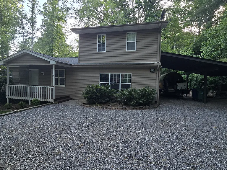 96 Locust Ct — Photo 2