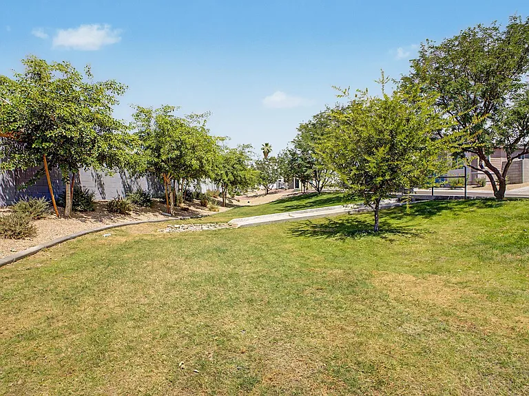 105 W Latona Rd — Photo 50