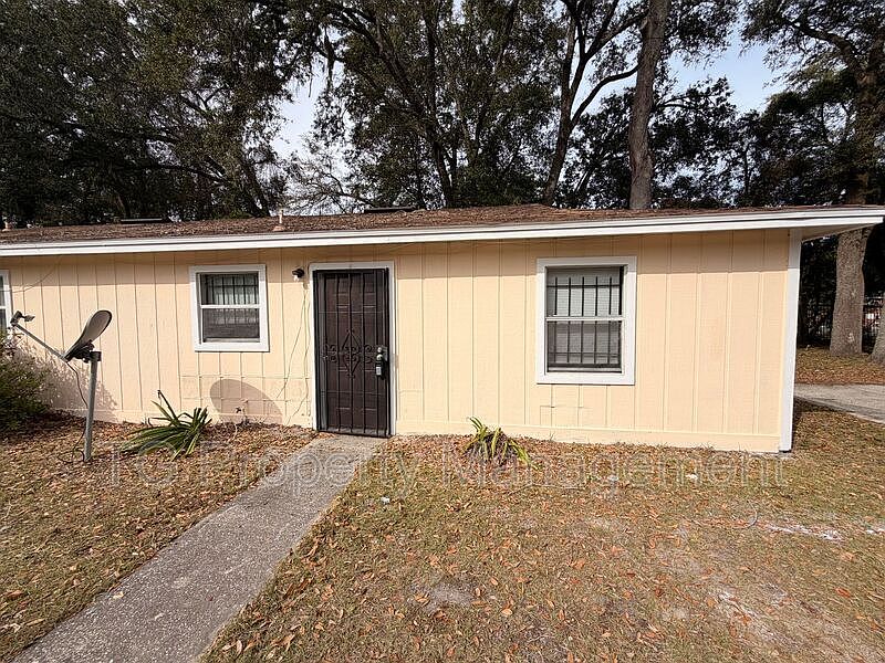 2nd image of 4182 Lorenzo Ct APT 4