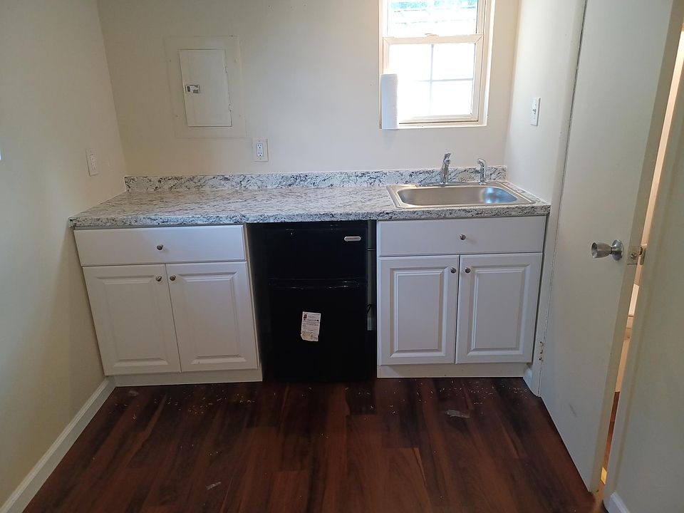 2nd image of 836 Rearbeaver St #1/2