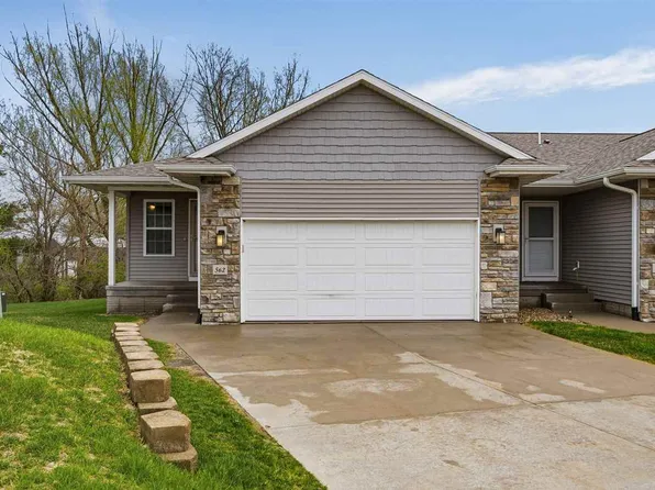 562 Meadow Oak Cir, Fairfax, IA 52228