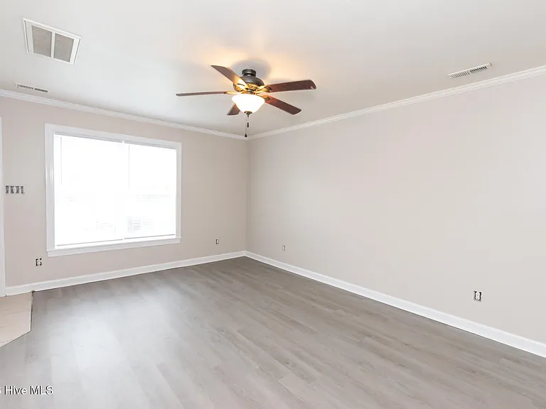 304 Bridgewood Dr — Photo 9