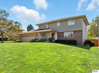 760 Leawood Dr, Omaha, NE 68154
