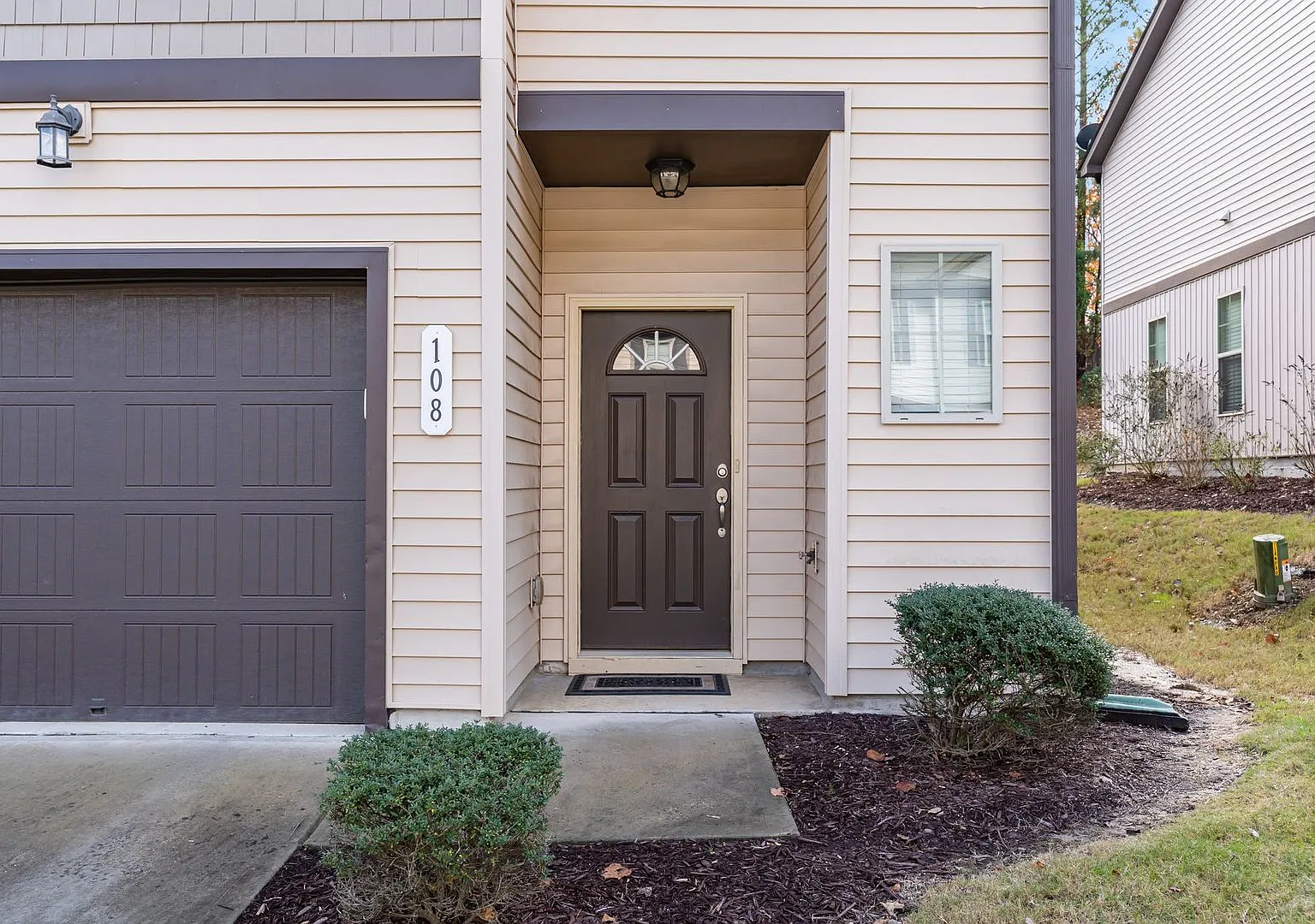 Welcome home! This pristine, end-unit townhome combines modern comfort, thoughtful upgrades, and ... — Photo 4