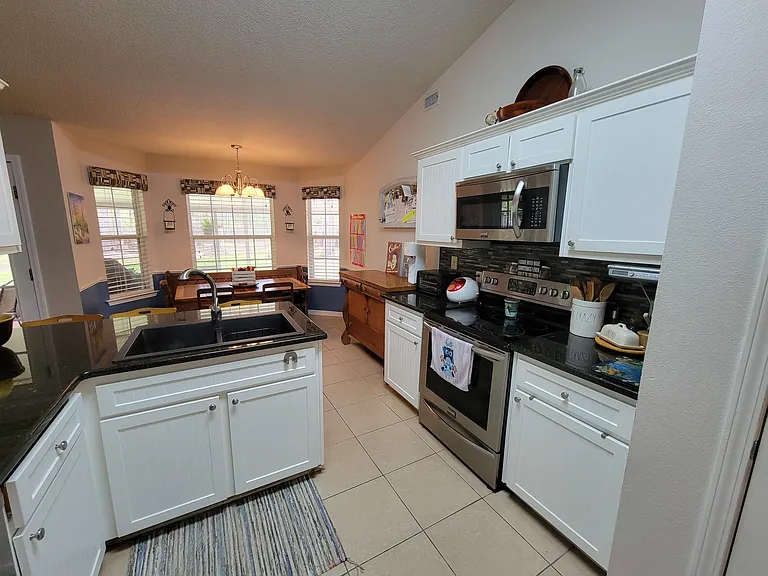 7399 Olympia St — Photo 24