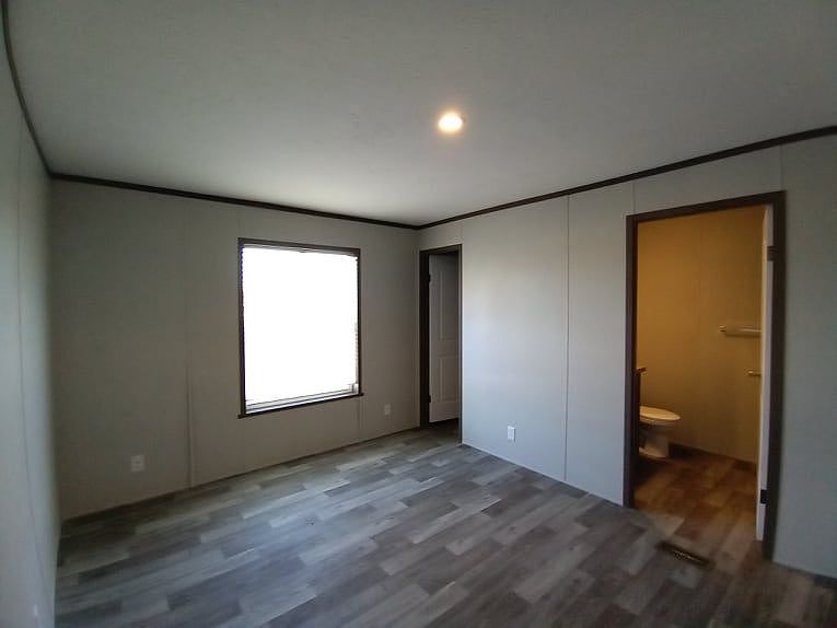 2nd image of 515 Elmwood Ln