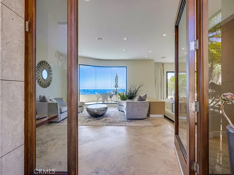 1725 Del Mar Ave — Photo 2