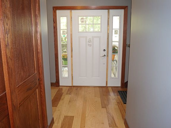 3rd image of 27 Essex Ave
