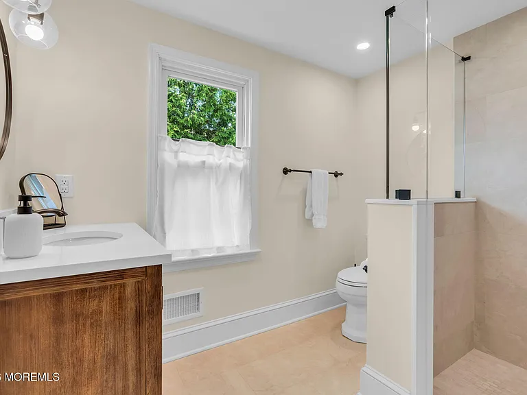 566 Prospect Ave — Photo 31