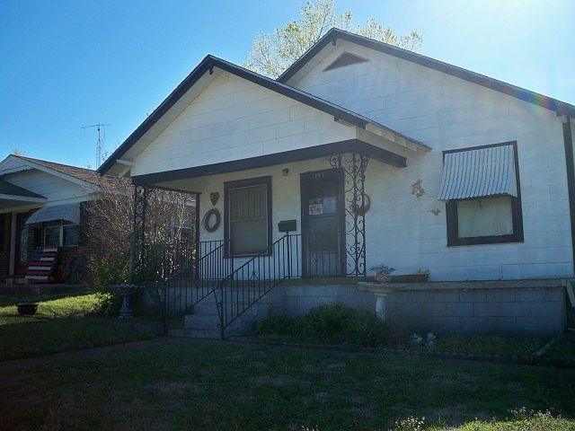 1st image of 207 N Rush Ave