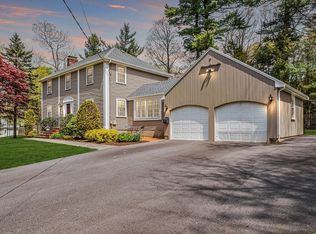 10 Candlewood Rd, Lynnfield, MA 01940