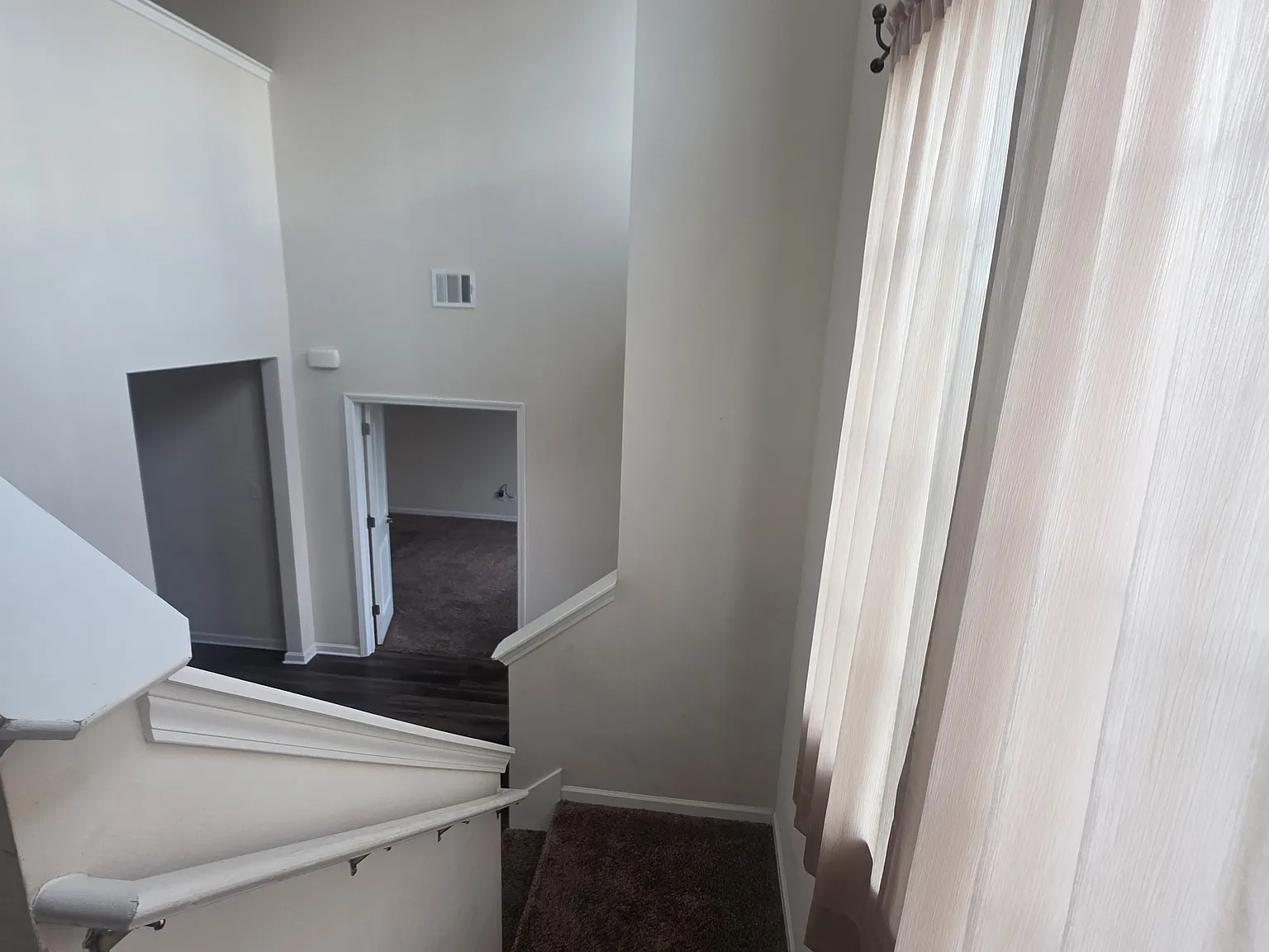 5 bed, 3168 sqft, $3,100 — Photo 3