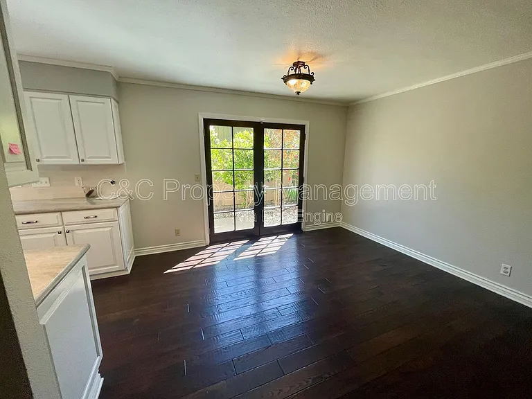 1339 David Ave — Photo 8