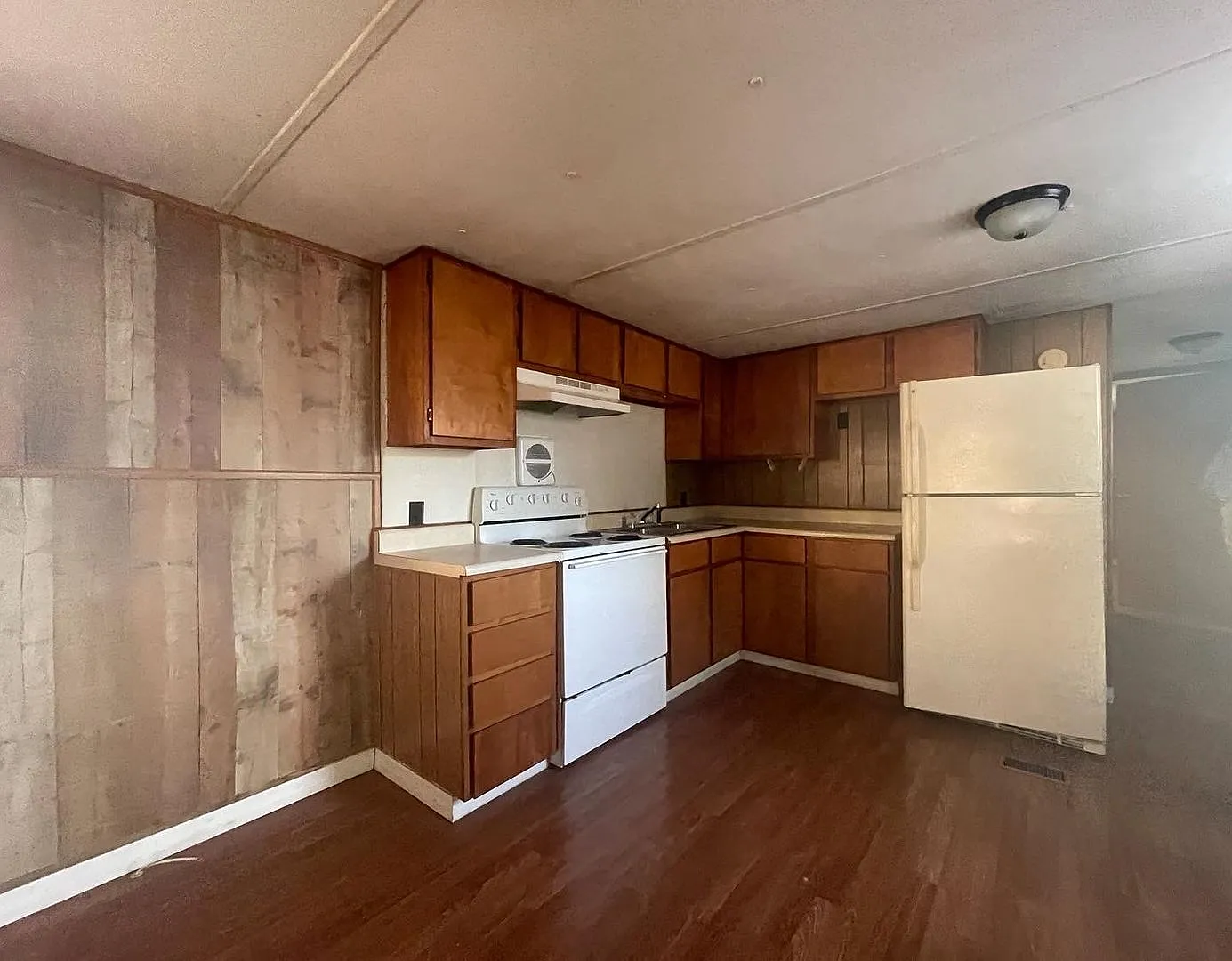 2 Bed 1.5 Bath — Photo 2
