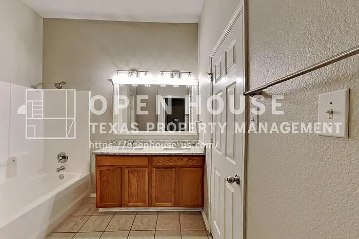 423 Butternut Dr — Photo 12