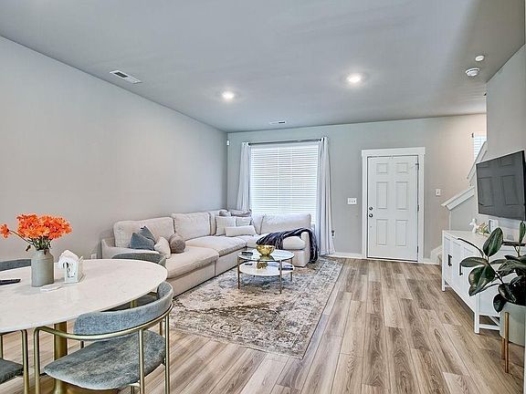 4th image of 2701 Fordham St Lot 100