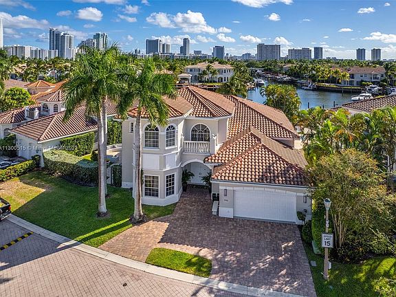 3rd image of 946 Sanibel Dr