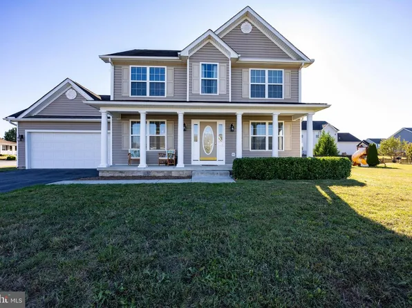 11 Pimlico Path, Martinsburg, WV 25404