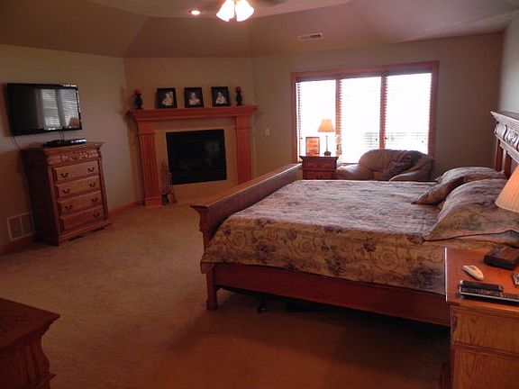 4th image of 4112 Sandalwood Dr