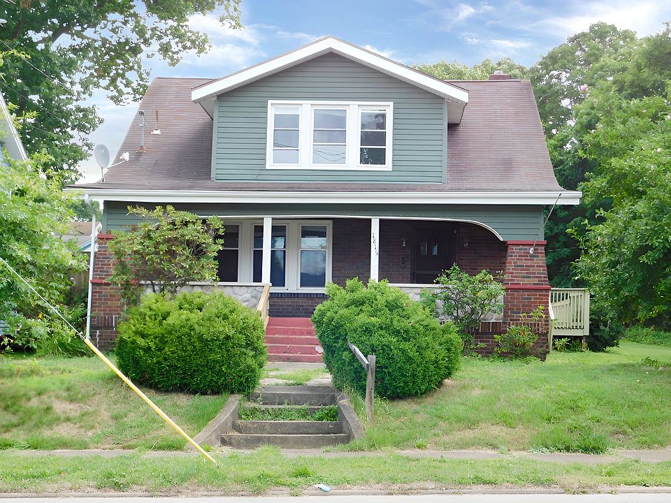 1st image of 1815 W Ridge Ave