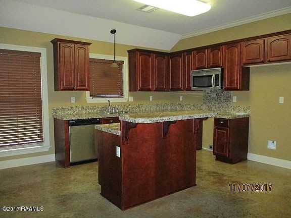 3rd image of 609 Peach St