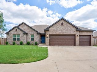 4405 Town Vu Rd, Bentonville, AR 72712