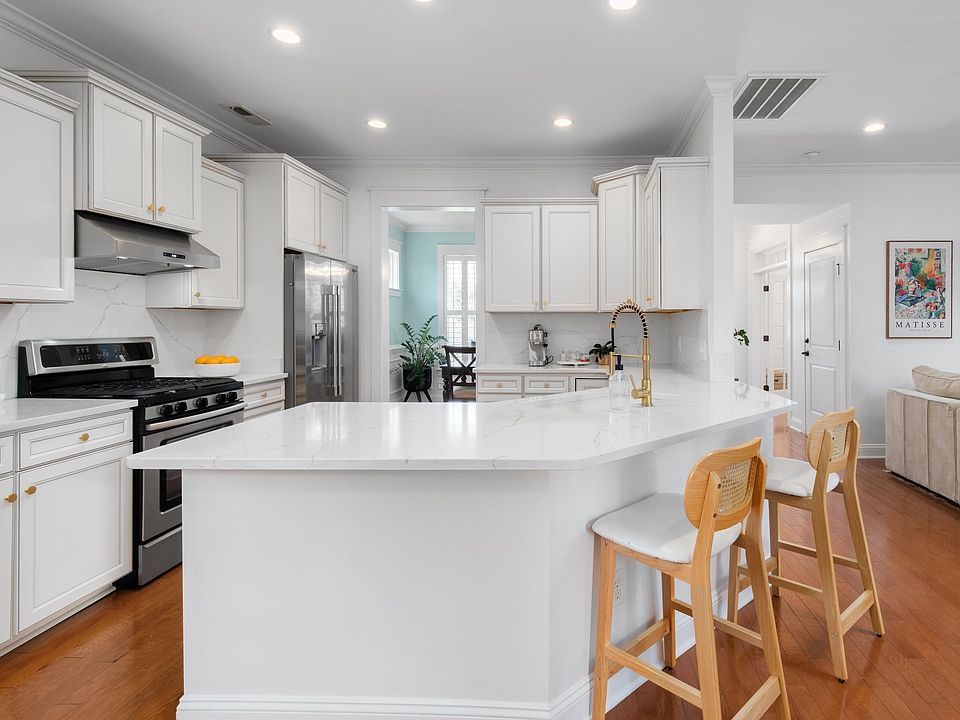 1st image of 331 Megans Bay Ln