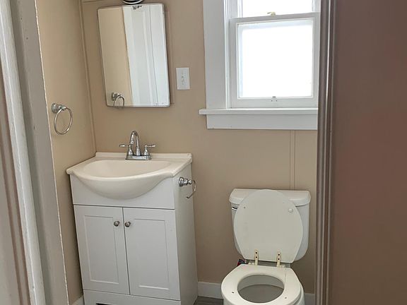 2nd image of 413 Montrose St