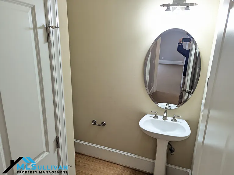 401 Finsbury St #200-1 — Photo 8