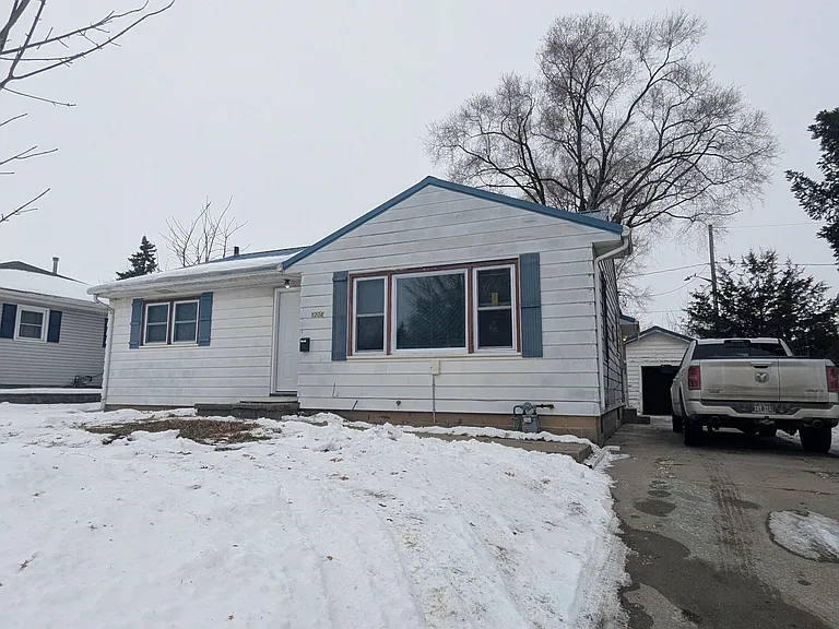 1308 Vermont St — Photo 6