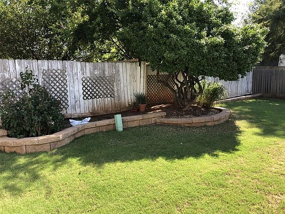 4th image of 1003 Garden Grv