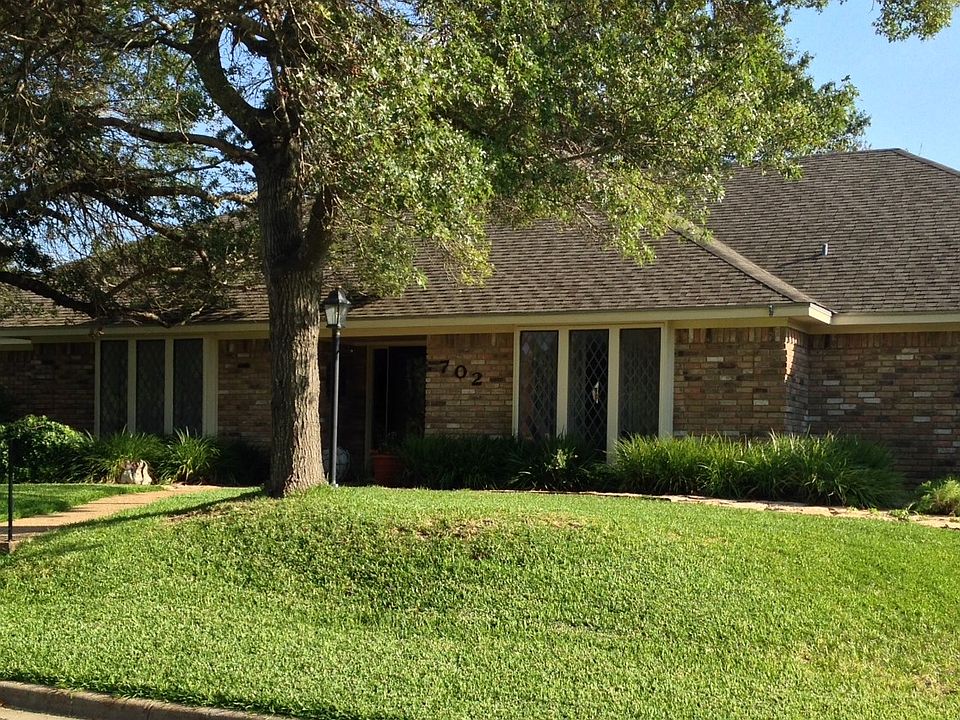 1st image of 702 Poage Dr