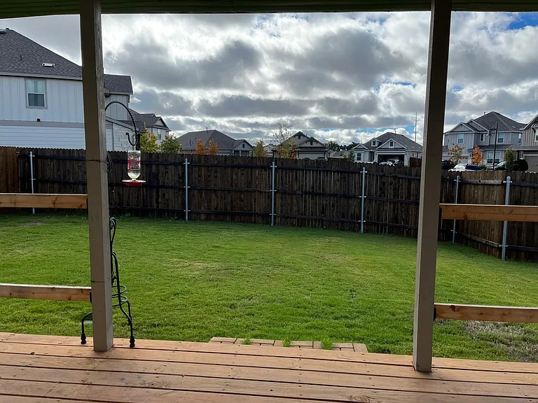 221 Compania Dr — Photo 23