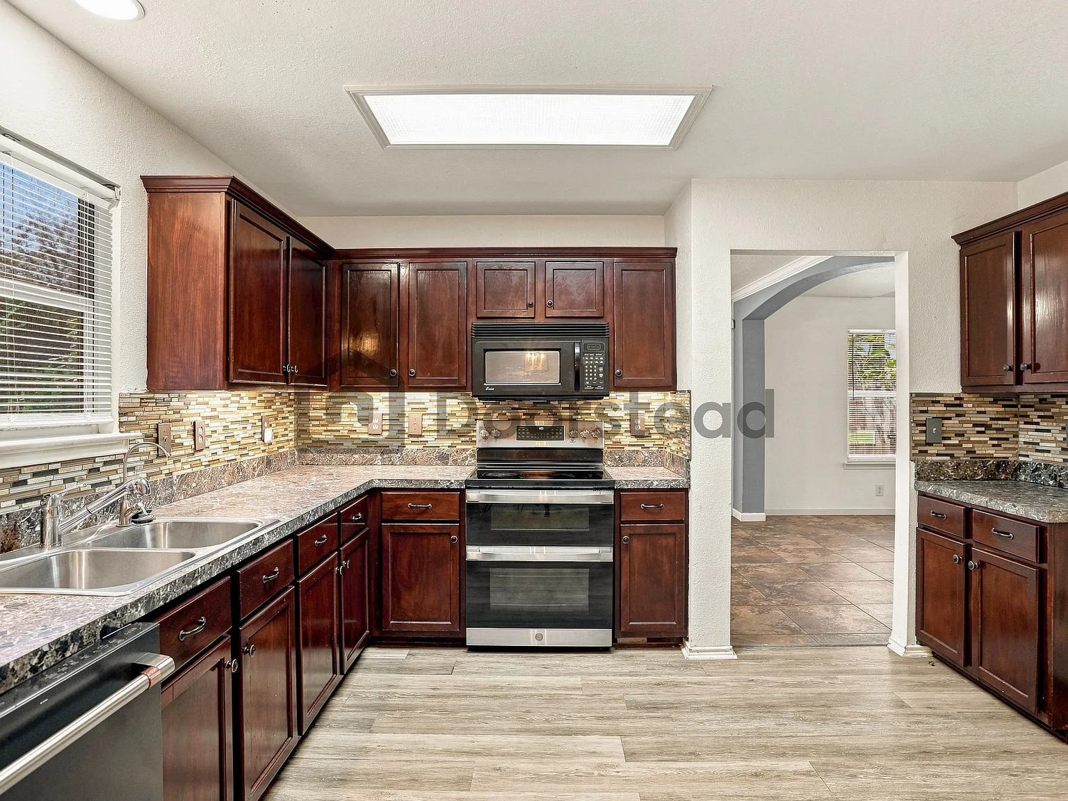 3 bed, 2.5 bath, 1740 sqft, $1,850 — Photo 2