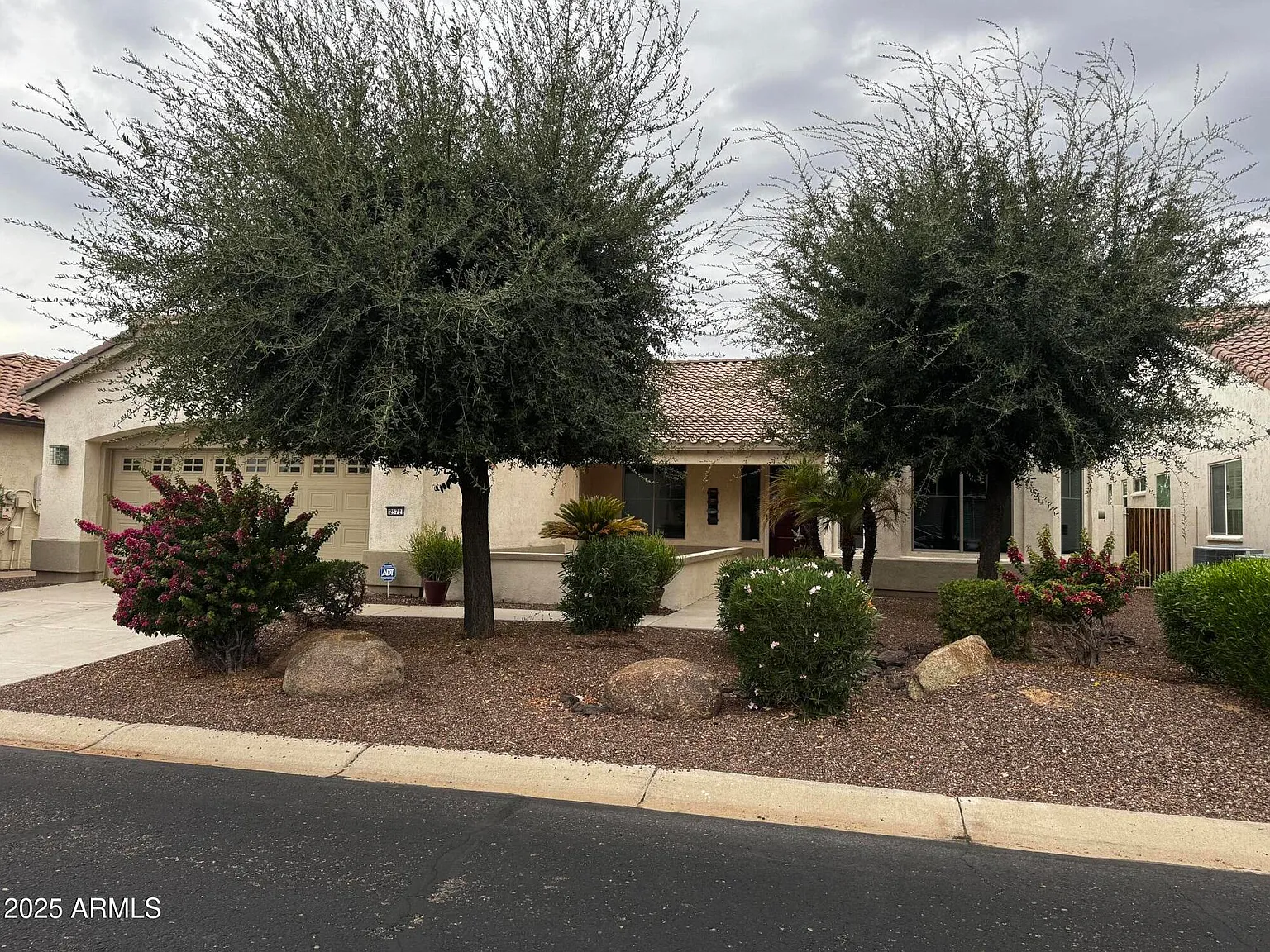 3 bed, 2.0 bath, 2176 sqft, $2,500 — Photo 2